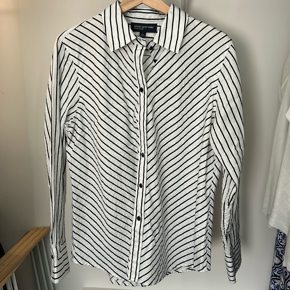 3/$30 - Jones NY Signature Black & Silver thread Diagonal Women’s Large Blouse